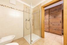 Hotel Föstlerhof in Gais - Uttenheim: Barrierefreies Badezimmer 220